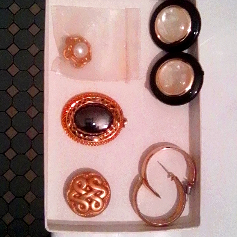 Pendant and earrings